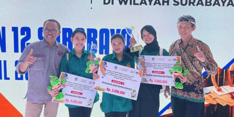 Siswa SMKN 2 Malang sukses meraih berbagai prestasi di ajang LKS Dikmen XXXIV 2026 yang digelar di Kota Surabaya. /Foto: Dok. SMKN 2 Malang
