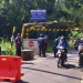 Pengecoran barrier beton menutup jalur alternatif Klemuk di Kota Batu. Foto: Dok