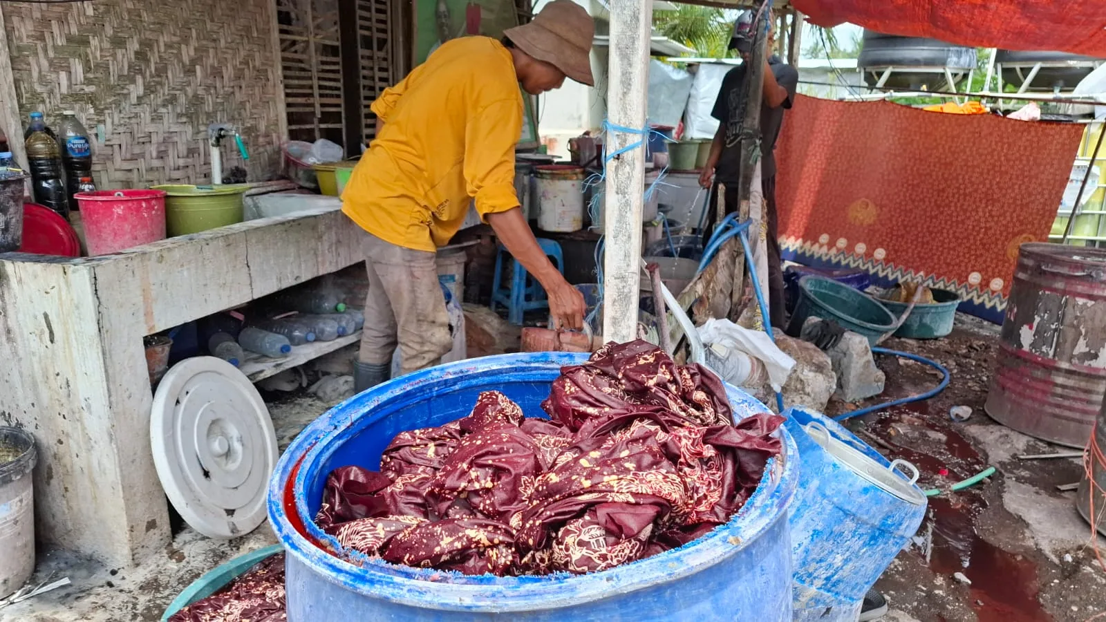 Proses pembuatan batik di Batik Seng. Foto: Aisyah Nawangsari Putri