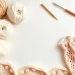 Ilustrasi benang rajut beserta tools yang digunakan untuk merajut dan gambaran hasil tasnya (Foto: Pinterest @Ruby Lomack)