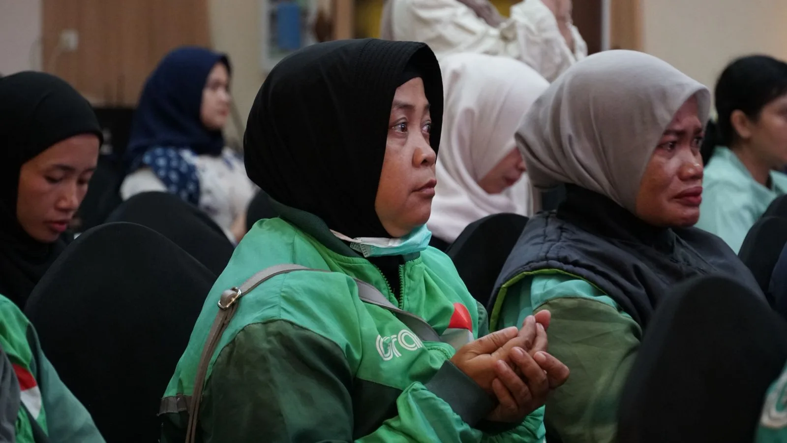 Peringatan Hari Kartini oleh Srikandi PLN bersama Ojol perempuan. Foto/dok