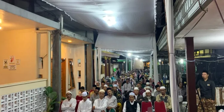 Acara puncak haul KH Achmad Dachlan Sanan dihadiri ratusan jemaah. Foto/Irham Thoriq