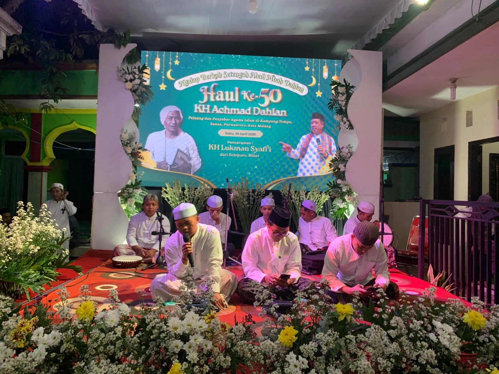 Pembacaan shalawat menjadi salah satu pengisi acara di acara puncak haul. Foto/Irham Thoriq