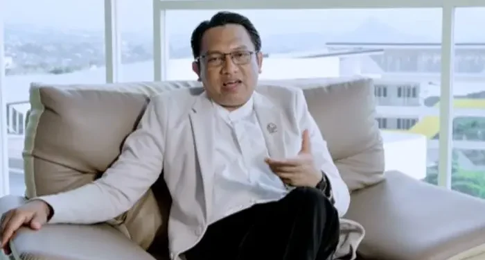 Kisah CEO sekaligus Founder Thursina IIBS, Nur Abidin yang juga alumni Unisma tentang nilai dan karakter di kampus menjadi inspirasi mengembangkan lembaga pendidikan bertaraf global. /Foto: Tangkapan layar YouTube Unisma.