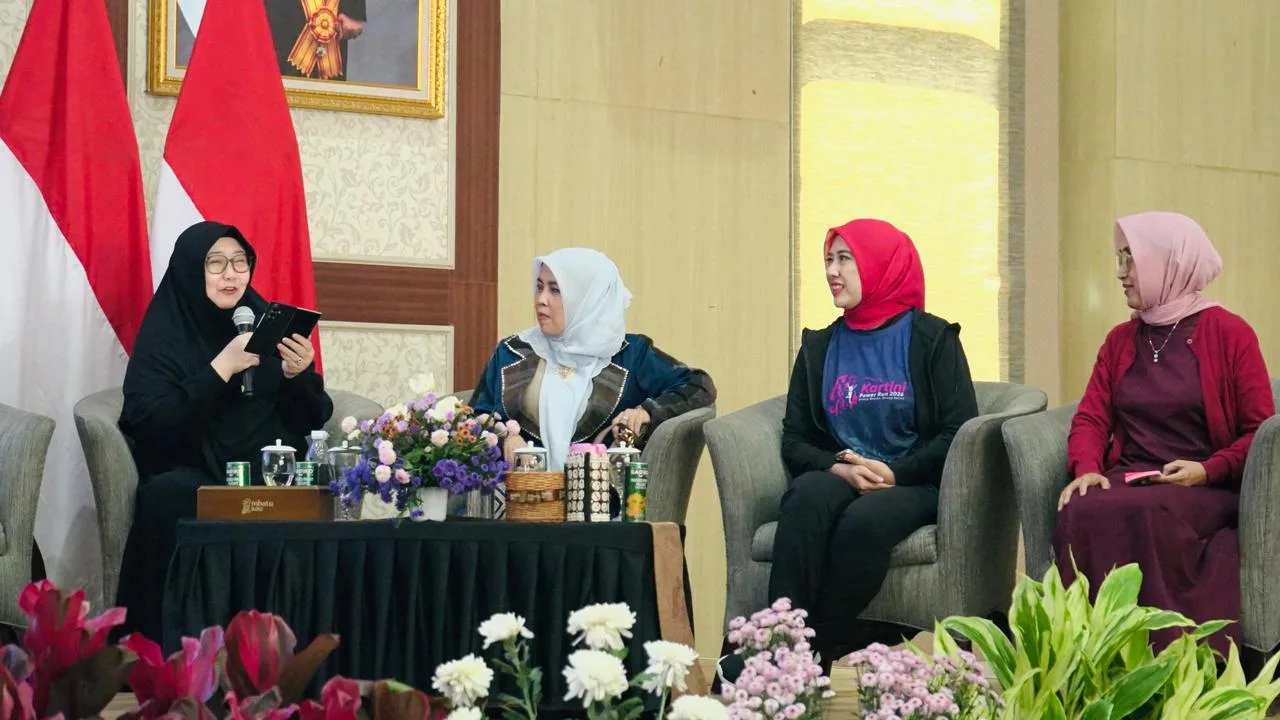 Rektor UIN Malang, Prof. Dr. Hj. Ilfi Nur Diana, M.Si., saat sesi talk show. Foto/dok UIN Malang