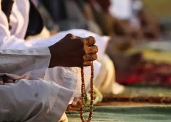 Amalan Hari Jumat sebagaimana anjuran Rasulullah SAW yang diyakini akan membawa keberkahan bagi setiap umat Muslim. /Foto: Pinterest/Herman Adriansyah