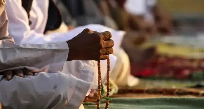 Amalan Hari Jumat sebagaimana anjuran Rasulullah SAW yang diyakini akan membawa keberkahan bagi setiap umat Muslim. /Foto: Pinterest/Herman Adriansyah