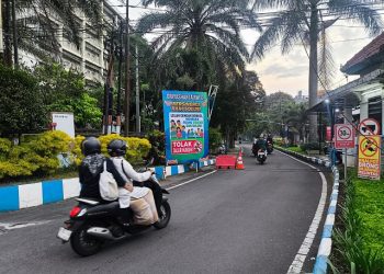 Banner aspirasi warga Griya Shanta Malang untuk membuka ruang dialog. (Foto/M Sholeh)