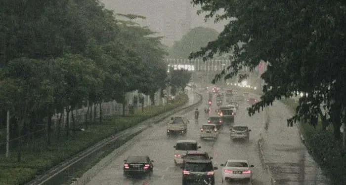 Prakiraan cuaca Malang, khususnya di Kota Malang pada hari Jumat, 24 April 2026 berpotensi terjadi hujan petir. /Foto: Pinterest/ Bayu Surya Wirayudha