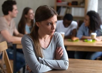 Introvert Bukan Ansos: Memahami Stigma dan Kelebihan yang Sering Disalahpahami