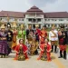 Manajemen Atria Hotel Malang Sambut HUT Malang ke-112 dengan Busana Adat. Foto/dok. Atria Hotel