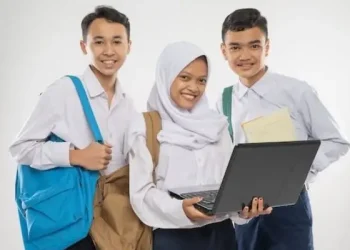 Top 10 SMP terbaik di Indonesia versi Puspresnas 2026 yang bisa menjadi referensi bagi calon siswa dan orang tua. /Foto: Midnight Stargazer