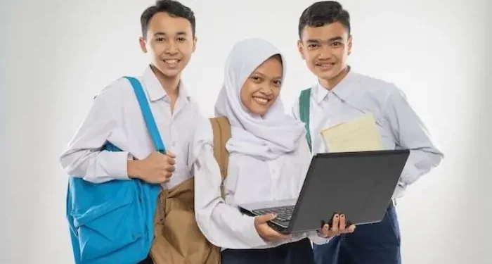 Top 10 SMP terbaik di Indonesia versi Puspresnas 2026 yang bisa menjadi referensi bagi calon siswa dan orang tua. /Foto: Midnight Stargazer
