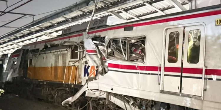 Catatan kelam kecelakaan kereta api di Indonesia, terbaru KA Argo Bromo vs KRL di Bekasi Timur. /Foto:Tangkapan layar akun X @VoiceGateway.