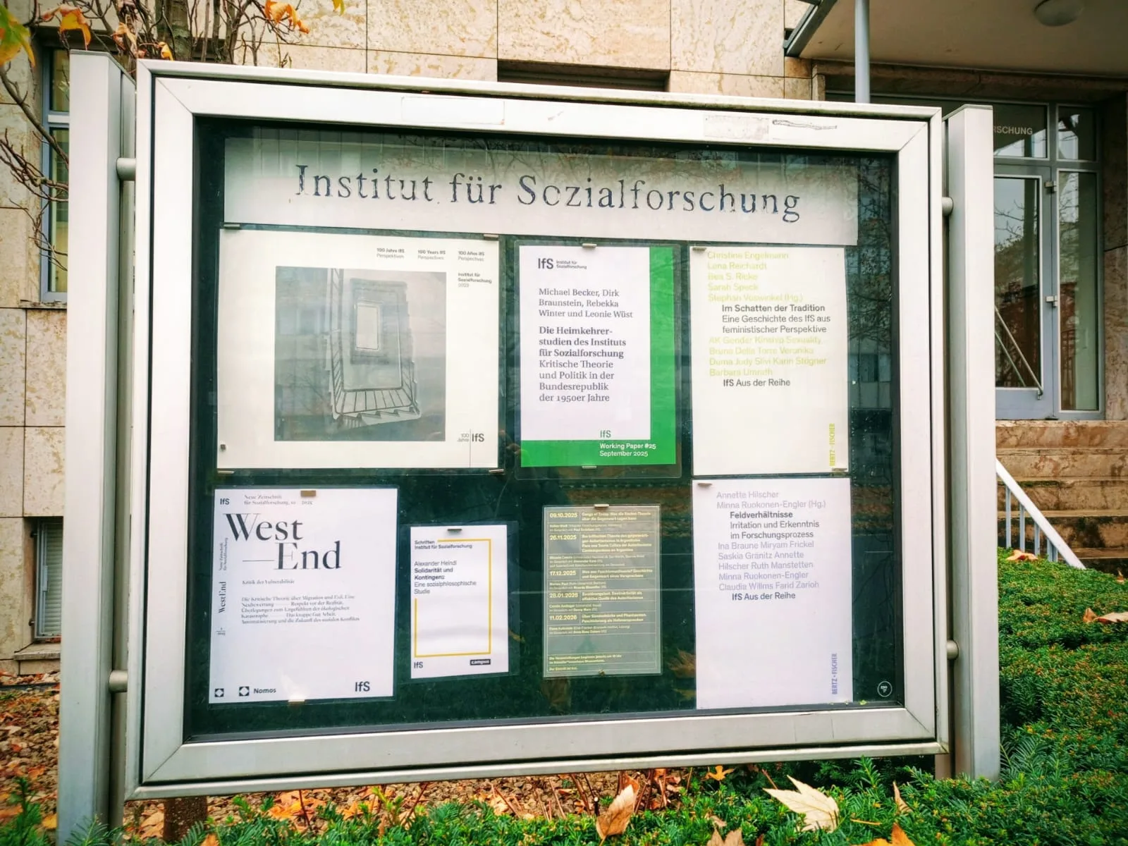 Papan pengumuman di Institut für Sozialforschung di Frankfurt. Foto/dok. Didit Saleh