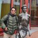 Didit Saleh berfoto bersama patung Rosa Luxemburg. Foto/dok. Didit Saleh