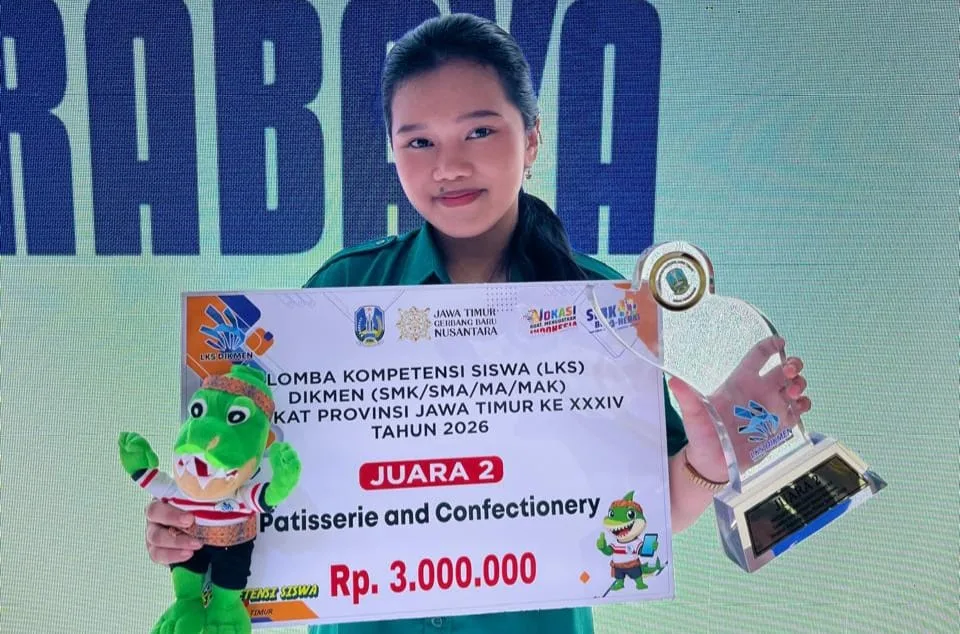 Siswa SMKN 2 Malang, Rahma Chuirun Nida meraih Juara 2 Kategori Patisserie and Confectionery. /Foto: Dok. SMKN 2 Malang.