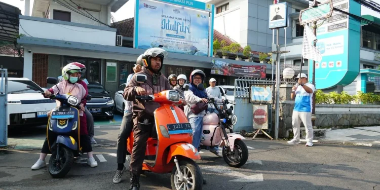 Konvoi kendaraan listrik dari seluruh Unit Layanan Pelanggan (ULP) di lingkungan UP3 Malang. Foto/dok 