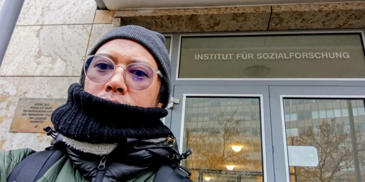 Didit Saleh saat berada di gedung Institut für Sozialforschung di Frankfurt. Foto/dok. Didit Saleh