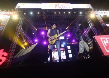 Penampilan Slank dalam konser di Lapangan Rampal Kota Malang. (Foto/ist)