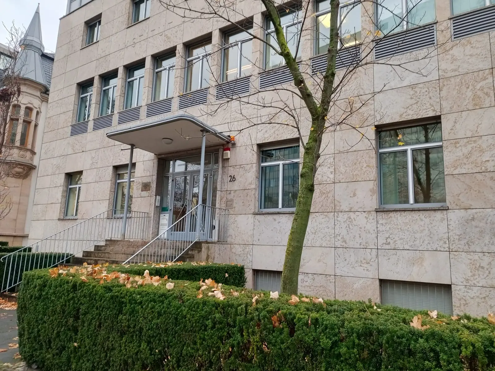 Salah satu gedung Institut für Sozialforschung di Frankfurt. Foto/dok. Didit Saleh