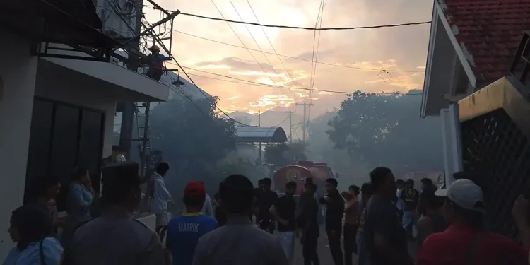 Gudang tembakau terbakar