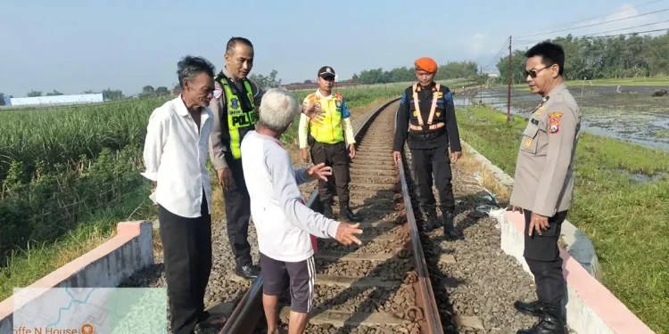 tertabrak kereta api