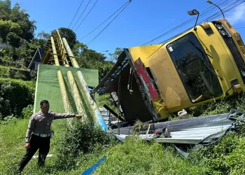 Truk Masuk jurang