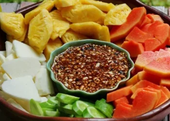 Rekomendasi rujak buah malang yang wajib dicoba oleh para pecinta kuliner. /Foto: Pinterest/Inne Hadiati.