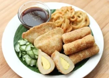 Rekomendasi pempek Malang yang menawarkan cita rasa otentik khas Palembang yang wajib masuk list kulineran. /Foto: Pinterest/Reisa Jahara