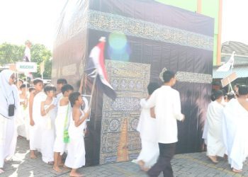 Gelar kegiatan manasik haji, SDIT Insan Permata berikan pemahaman ibadah haji yang lebih nyata dan menyenangkan bagi siswa. /Foto: Dok. SDIT Insan Permata.