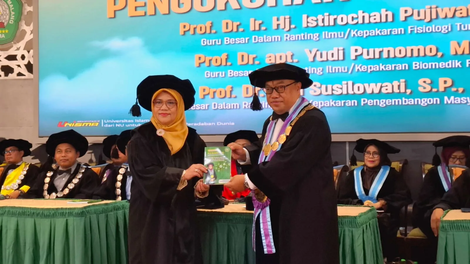Rektor Unisma Prof. Junaidi saat membeberkan beberapa capaian penting menuju kampus kelas dunia. Foto: Azmy