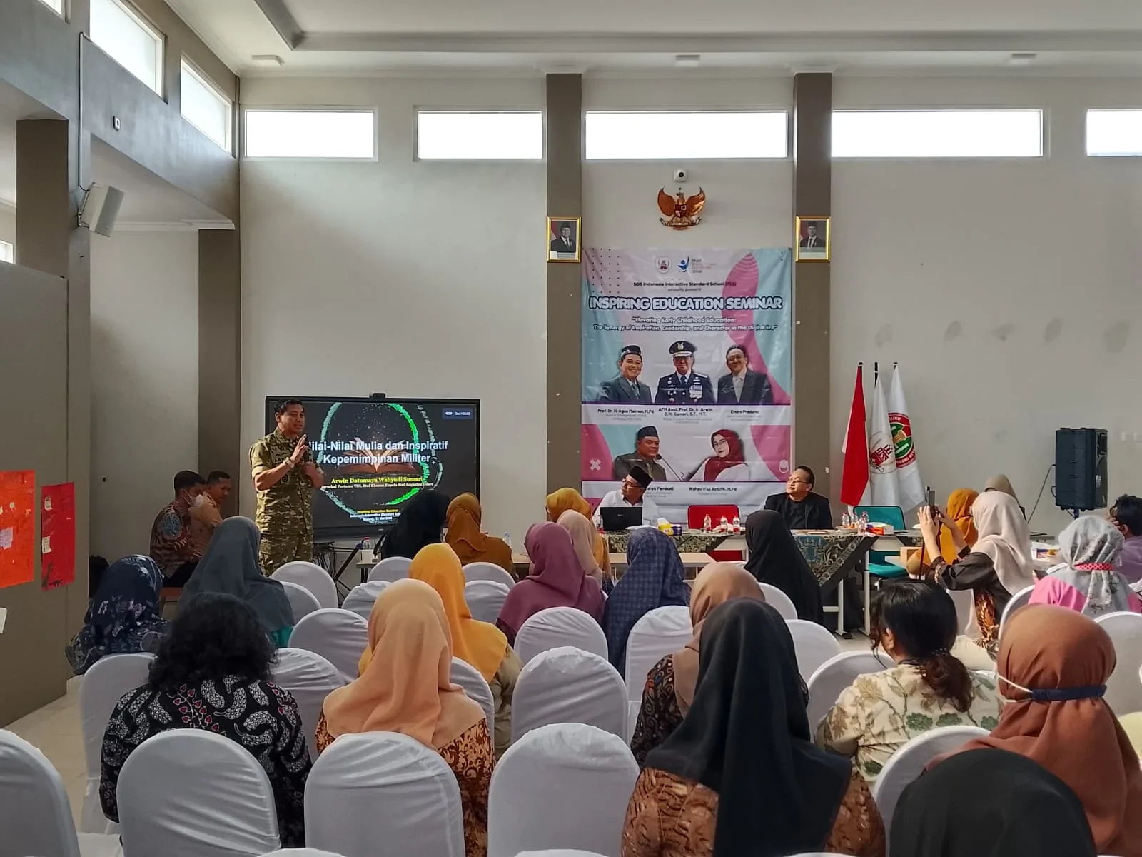 Pakar cognitive artificial intelligence dan teknologi pertahanan, Marsma TNI Prof Arwin Sumari memberikan materi inspiratif kepada para guru di Malang Raya (M Sholeh)
