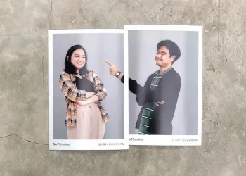 Hasil foto di Self Studios menggunakan background abu-abu. (Foto: Instagram/ @theselfstudios