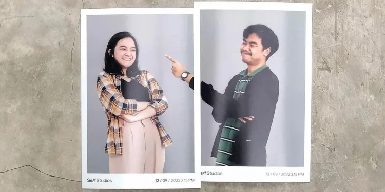 Hasil foto di Self Studios menggunakan background abu-abu. (Foto: Instagram/ @theselfstudios