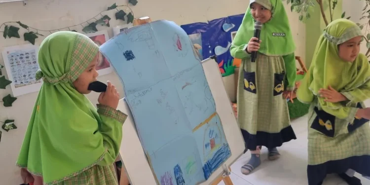 Program Student Led Conference PAUD IT Insan Permata Malang, program inovatif untuk mengasah kreativitas dan public speaking siswa. /Foto: Dok. PAUD IT Insan Permata Malang.
