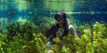 Fotografi bawah air di Sumber Sirah. (Foto: Instagram/ @yoiki_malang)