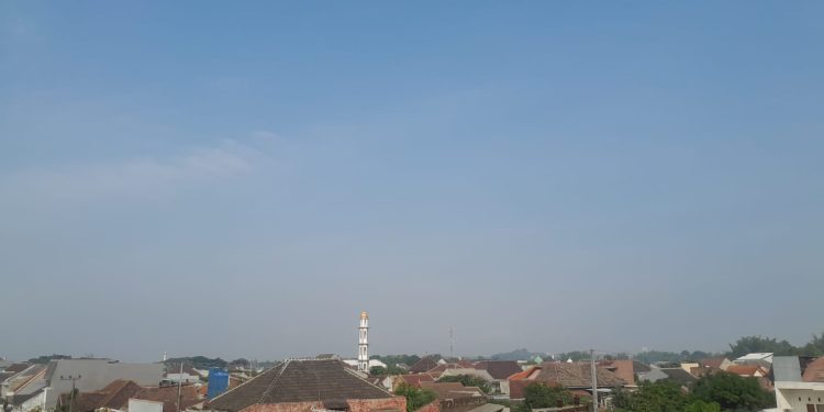 Prakiraan cuaca Malang, terutama di wilayah Kota Malang pada hari Sabtu, 9 Mei 2026 dalam kondisi berawan disertai udara kabur. /Foto: Tugumalang.id/Bagus Rachmad Saputra.