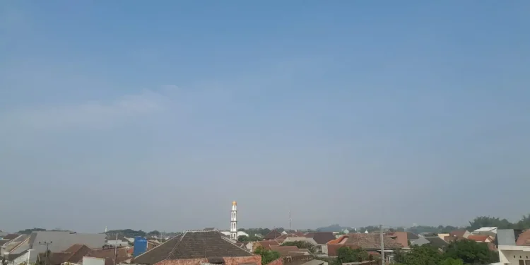 Prakiraan cuaca Malang, terutama di wilayah Kota Malang pada hari Sabtu, 9 Mei 2026 dalam kondisi berawan disertai udara kabur. /Foto: Tugumalang.id/Bagus Rachmad Saputra.