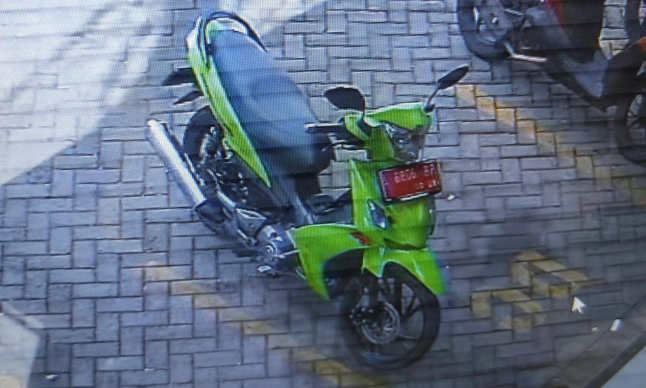 Motor berplat merah dilaporkan kabur usai senggolan dengan pesepeda di Malang. (Foto/ist)