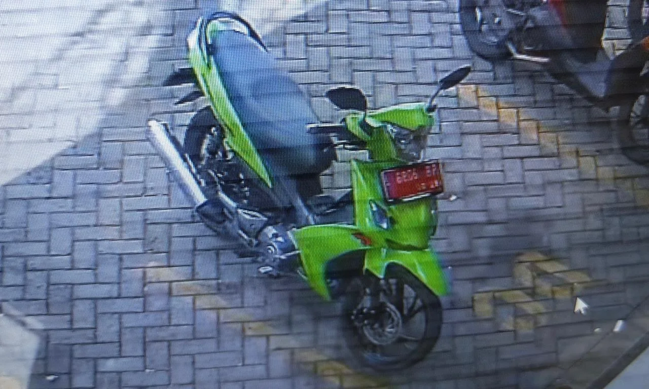Motor berplat merah dilaporkan kabur usai senggolan dengan pesepeda di Malang. (Foto/ist)