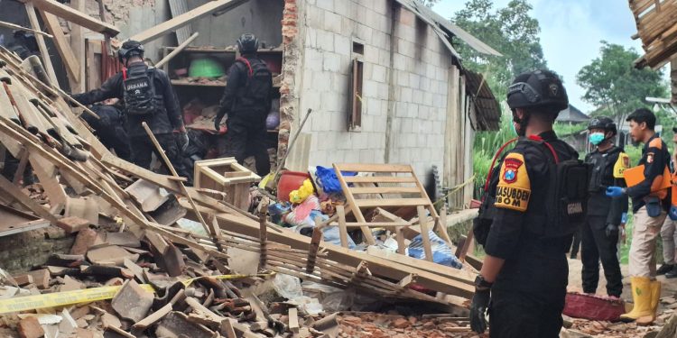 Kondisi rumah di Singosari yang hancur akibat ledakan diduga petasan. Foto: Polsek Singosari