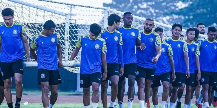 Prediksi susunan pemain PSBS Biak vs Arema FC di pekan ke-33 BRI Super League 2025/2026. /Foto: Instagram @aremafcofficial.