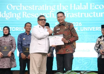 Wali Kota Malang terima dua penghargaan dari UB Halal Metric. (Foto/dok. Prokopim Setda Kota Malang)