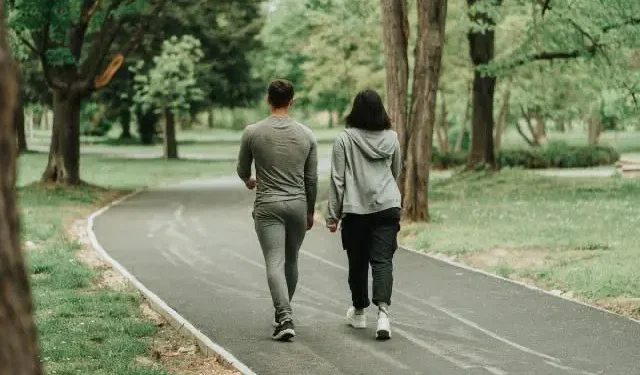 Jalan Kaki 10.000 Langkah, Olahraga Sederhana yang Bermanfaat bagi Kesehatan (Foto: Pinterest/ @Kathleen)