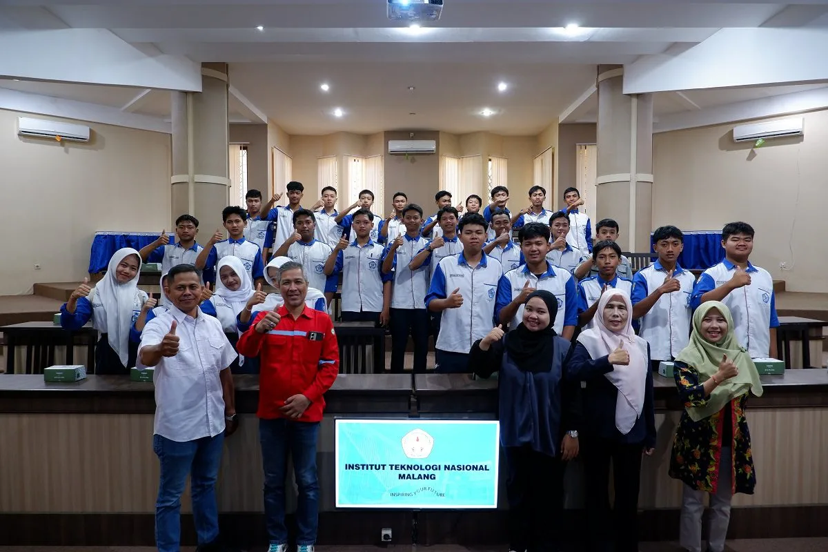 Siswa SMKS PGRI Singosari merasakan atmosfer kuliah di ITN Malang. Foto/dok ITN Malang