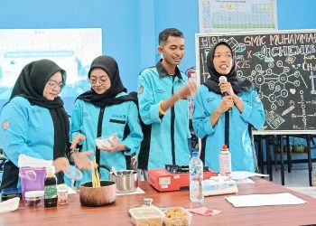 Program Ristek on Point mahasiswa ITN Malang di SMK Muhammadiyah 1 Kepanjen Malang. Foto/dok. ITN Malang