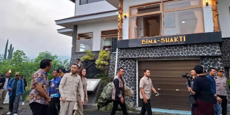 Ilustrasi Wamen Kebudayaan RI Giring Ganesha saat mengunjungi objek cagar budaya Villa Bima Shakti di Selecta Kota Batu. Foto: Azmy