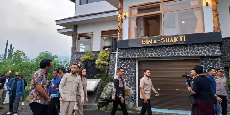 Ilustrasi Wamen Kebudayaan RI Giring Ganesha saat mengunjungi objek cagar budaya Villa Bima Shakti di Selecta Kota Batu. Foto: Azmy