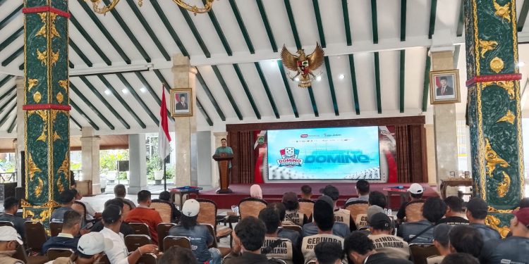 Sekda Kabupaten Malang, Budiar Anwar memberikan sambutan dalam pembukaan kompetisi Domino Demokrasi 2026 (M Sholeh)